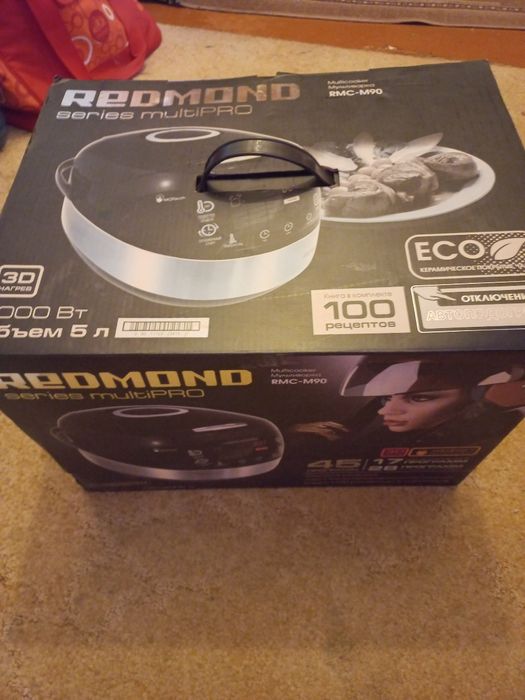 Redmond мультіварка RMC- m90 з ємностями для йогурту тощо