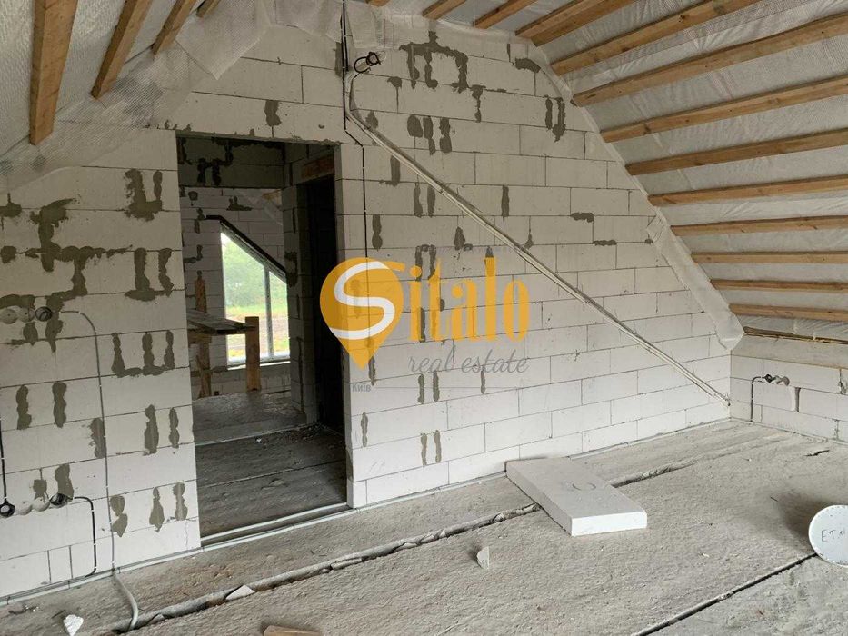 Компактний котедж у центрі с. Вишеньки, закрита територія. Без%