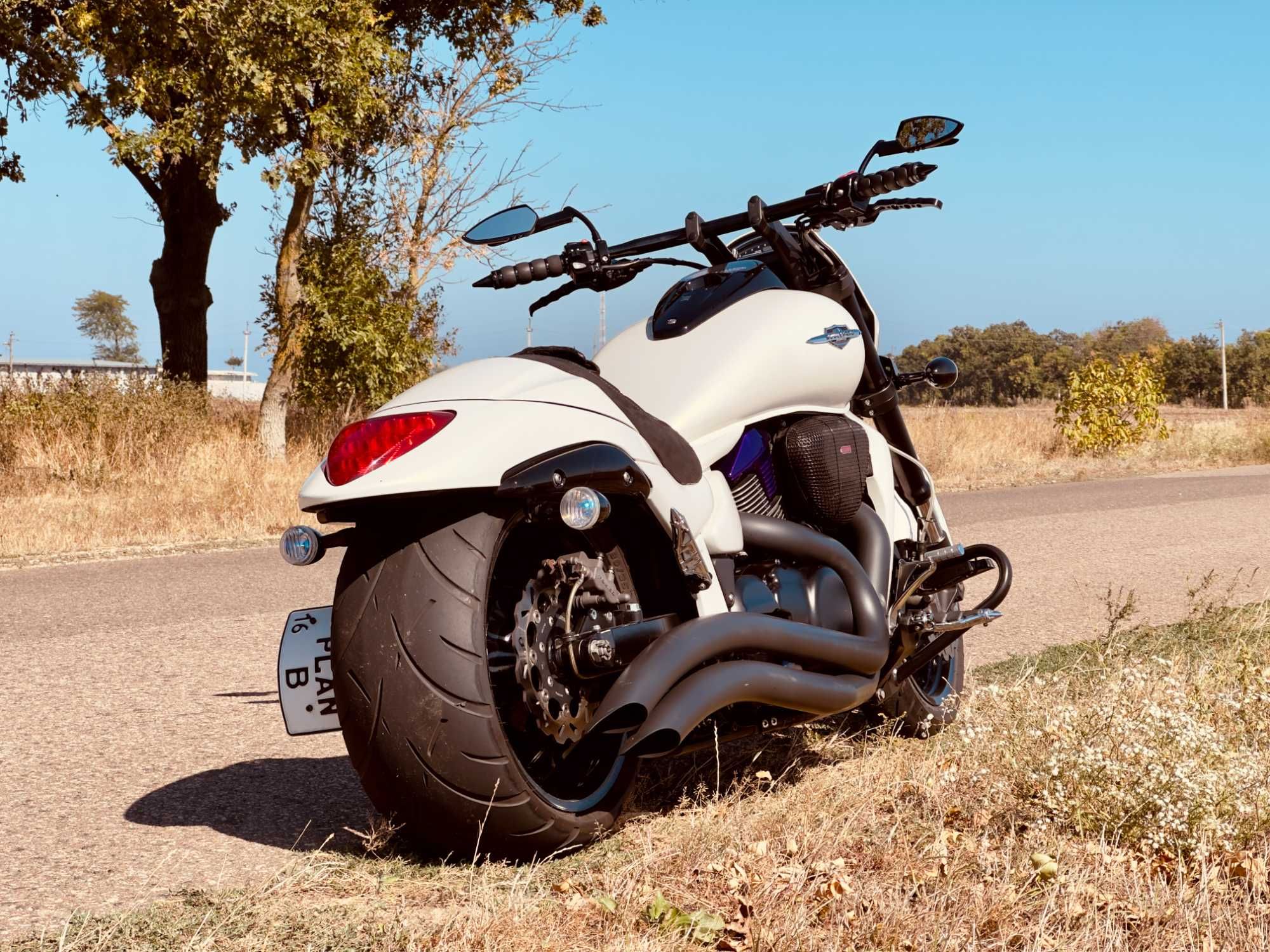 Suzuki M109R Boulevard