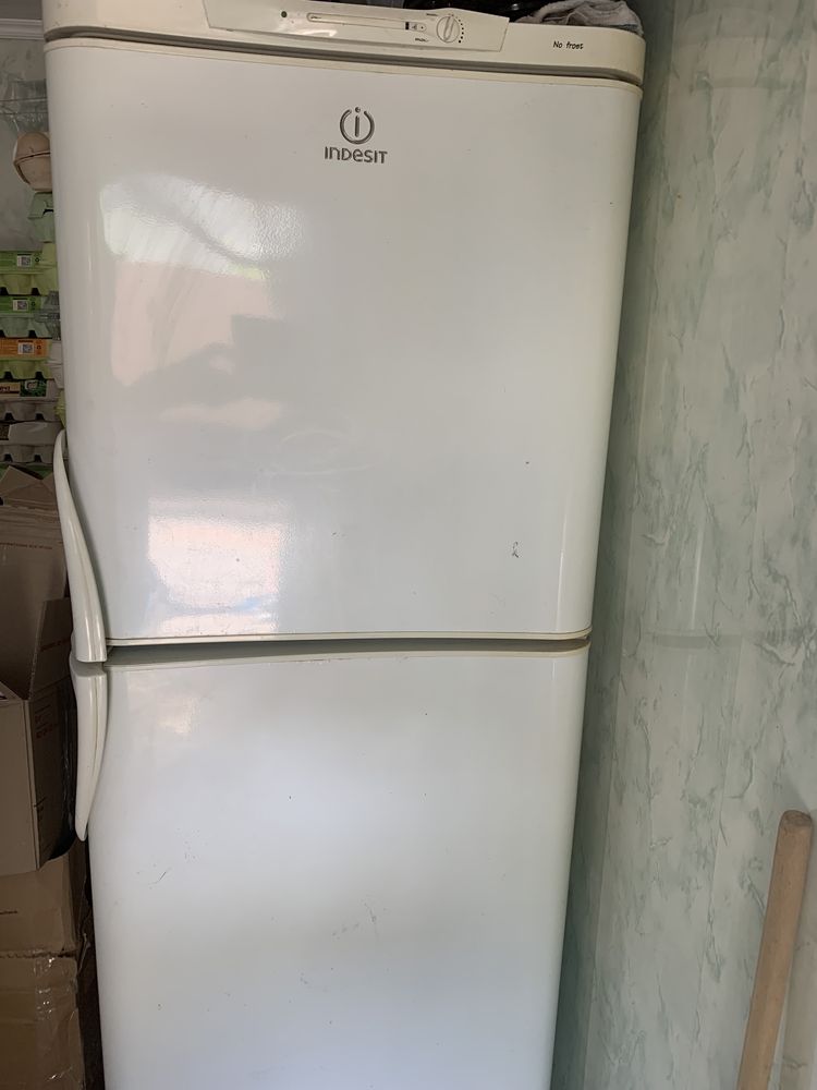 Холодильник Индезит R36NFG015 в нерабочем состоянии