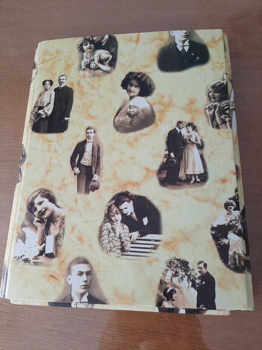 teczka na dokumenty z grubej tektury, skrzydłowa z gumką