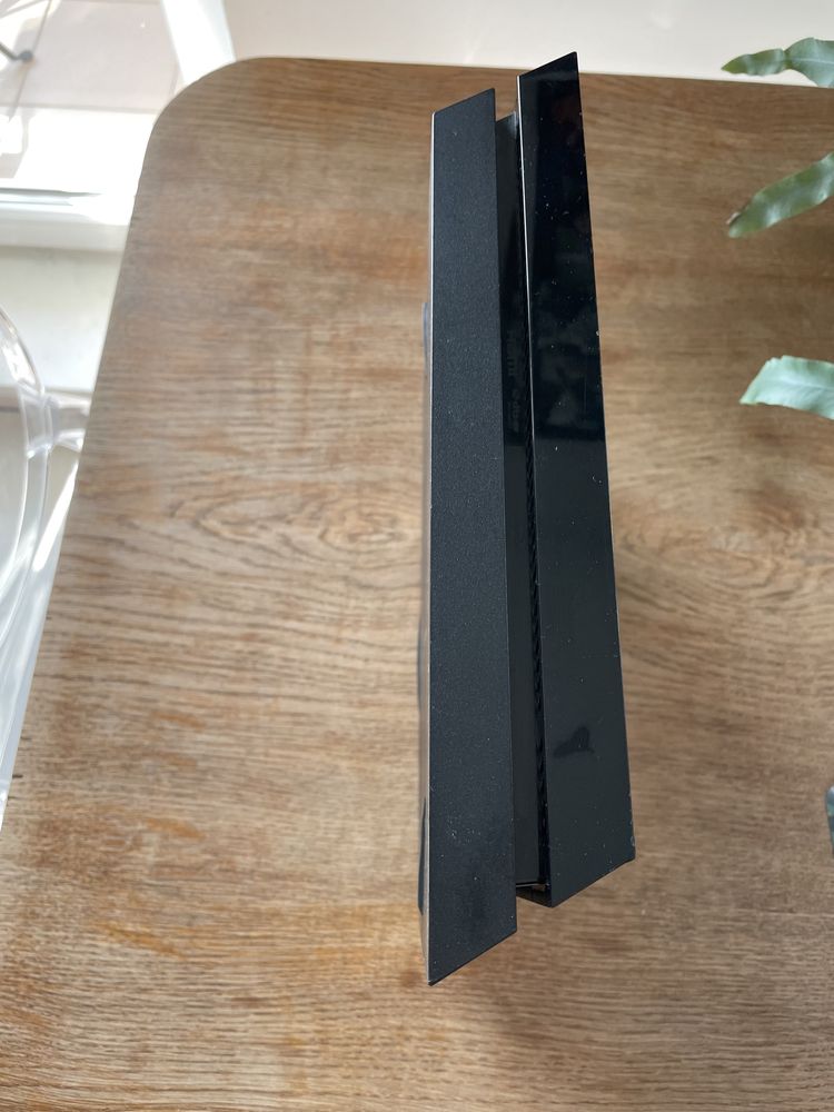 Konsola PS4 1TB pamięci stan bardzo dobry
