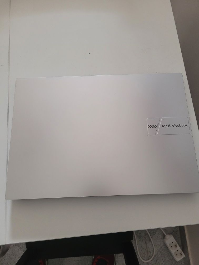 Portátil ASUS Vivobook 16"