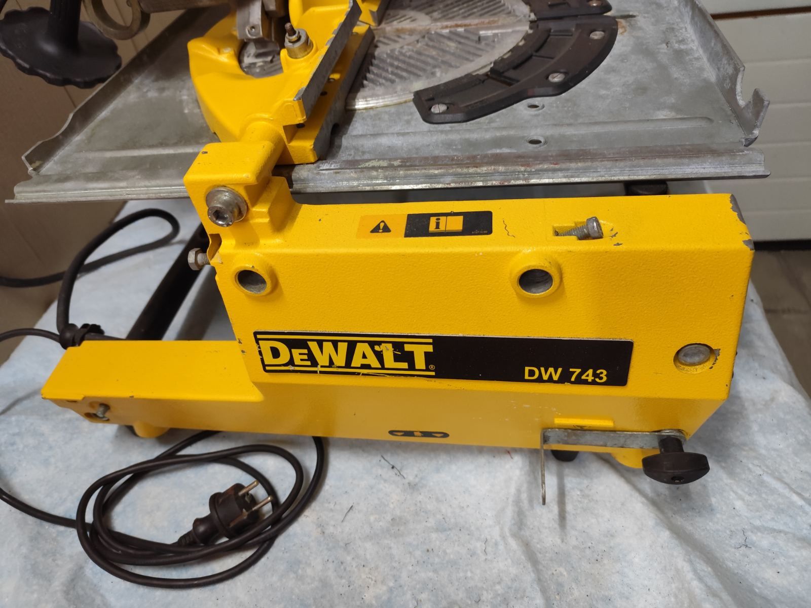 DeWalt DW743 пила реверсивна Деволт торцовка станок циркулярна