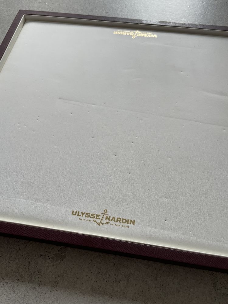 Ulusse Nardin prezenter tacka na zegarki