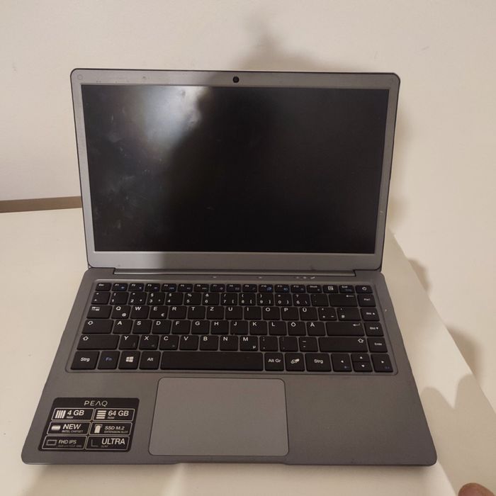 Laptop PEAQ  4gb RAM