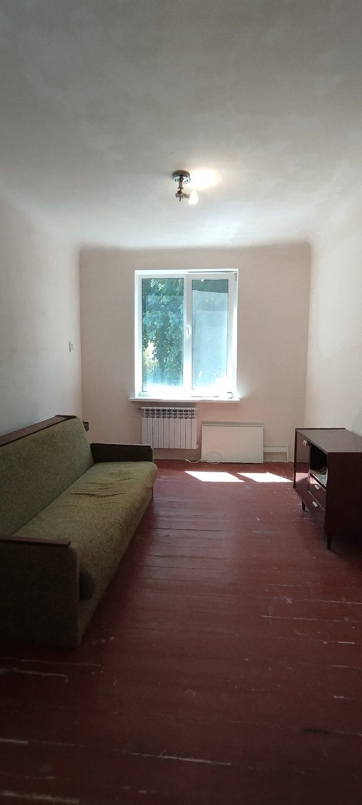 Продам 2х комнатную квартиру которая расположена в центре города.