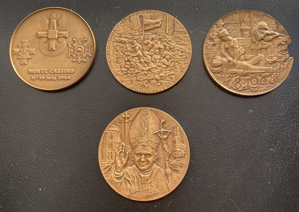 Medale patriotyczne 40 sztuk, brąz