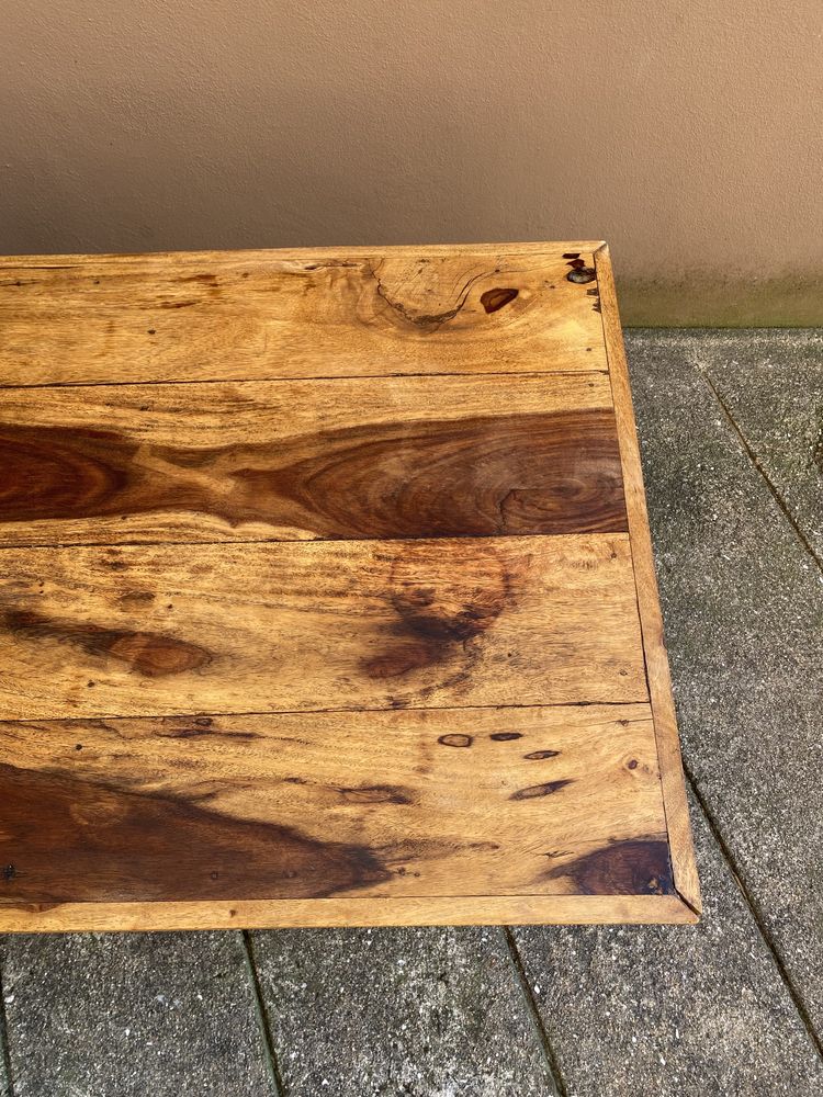 Mesa de apoio baixa em madeira