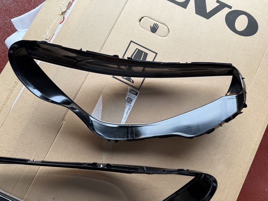 Скло фари Volvo XC40 C40 22-25рік
