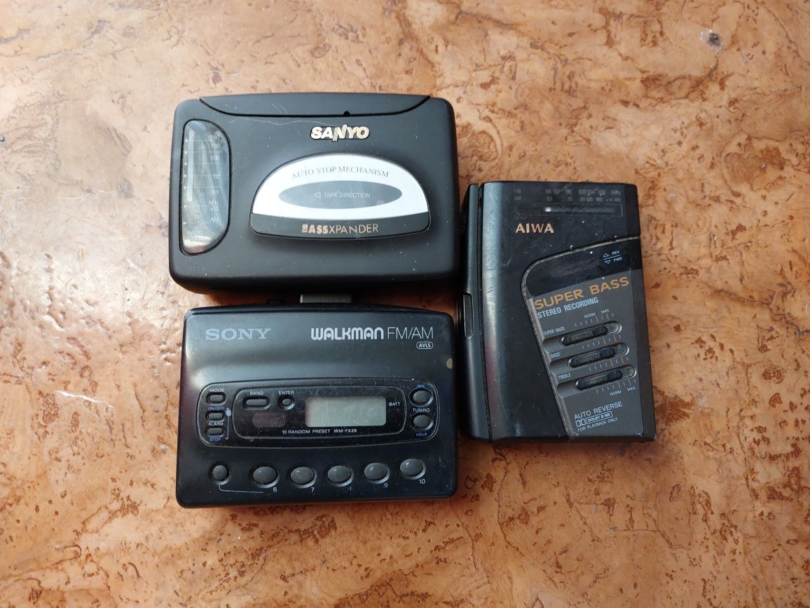 Walkmans da Sony, Aiwa e Sanyo.