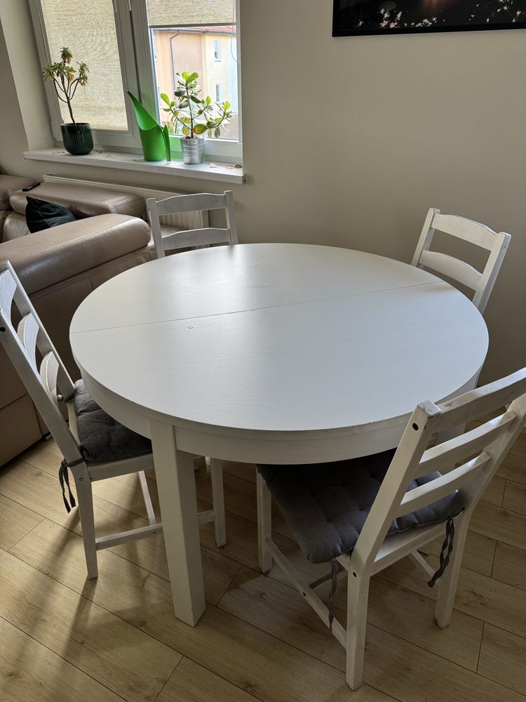 Stol bjursta ikea + 4 krzesła