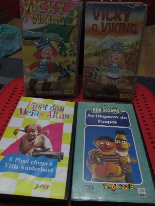 4 cassetes VHS - Pippy; Vicky e Rua Sesamo