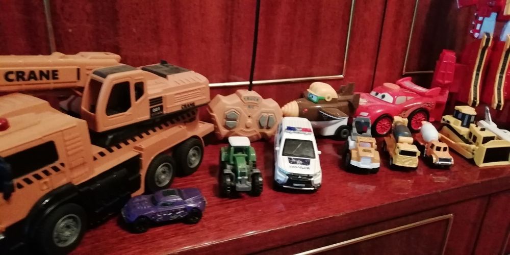 Машинки іграшкові лот .