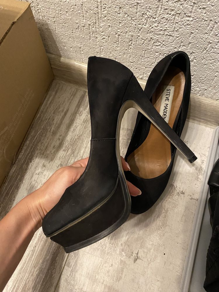 Szpilki Steve Madden 37 czarne 6.5 zamszowe koturna skóra wysokie