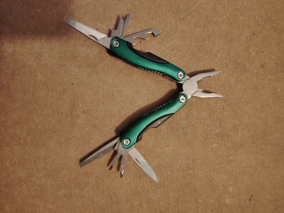 Multitool narzędzie wielofunkcyjne
