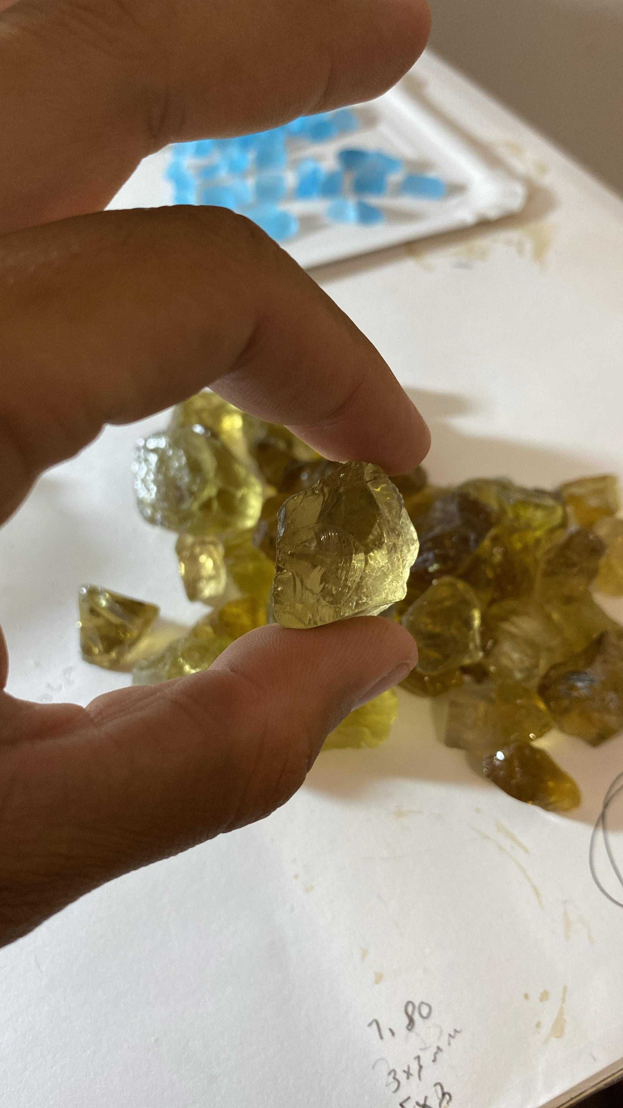 Pedra de Green Gold amarelo 100% limpo bruto