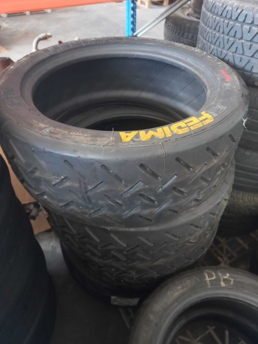 Pneus de Competição Novos e Usados