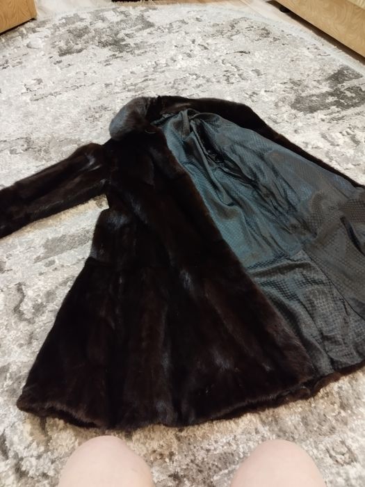 Продаю норковую шубу, в хорошем состоянии, мех плотный, не сыпится.