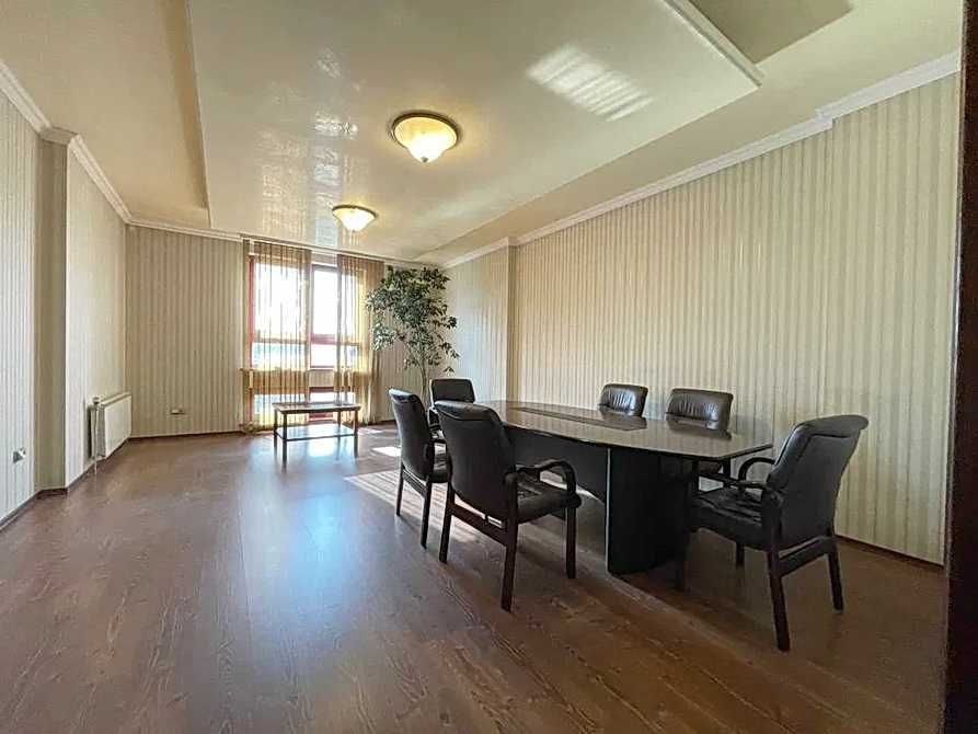 Аренда отличного офиса 180 м2 с мебелью в Центре Киева