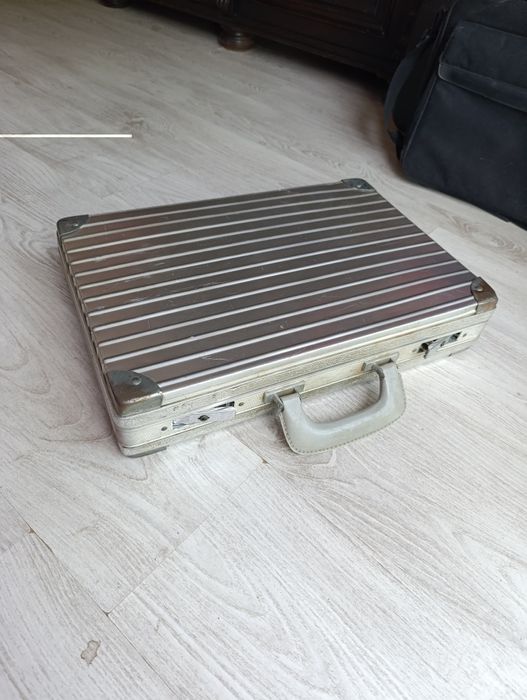 Walizka na dokumenty czy laptopa plus kluczyk