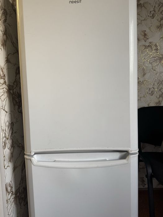 Холодильник індезіт