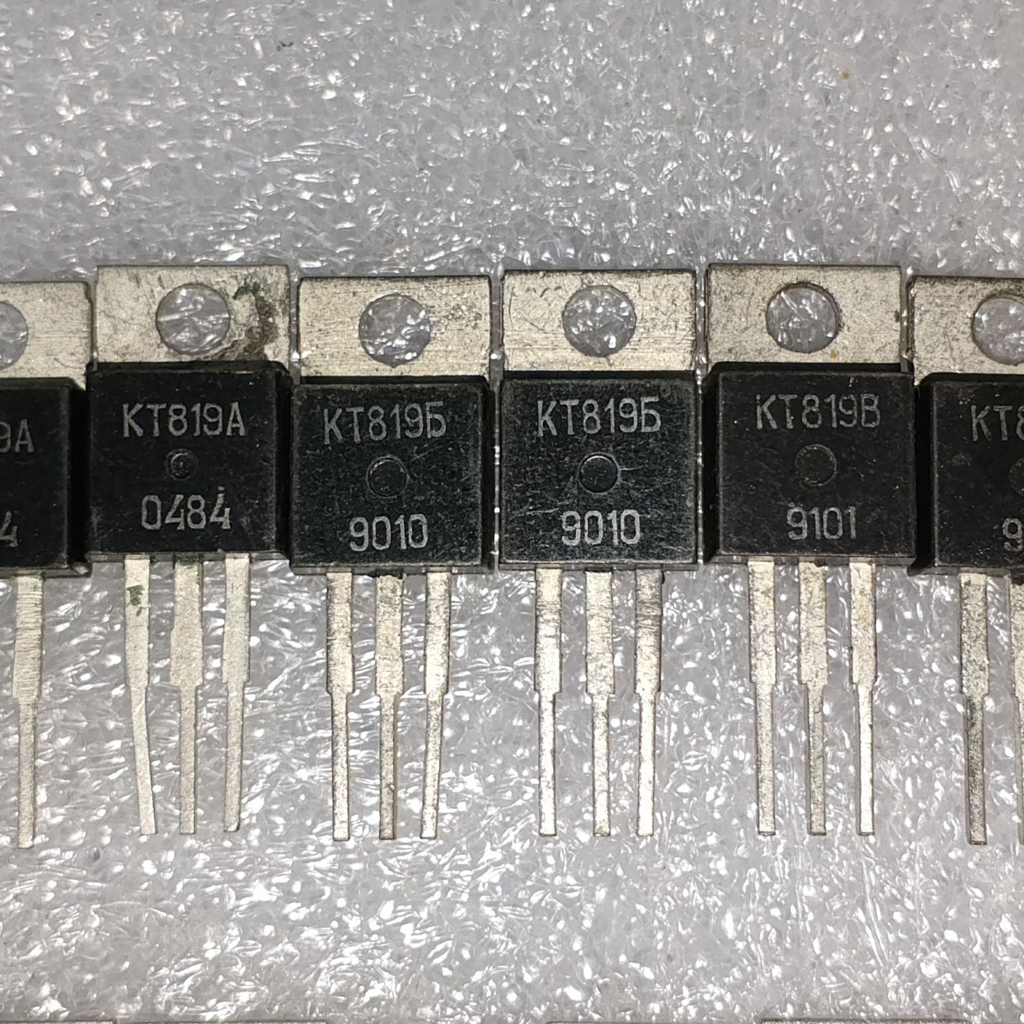 Транзистор КТ818 КТ819