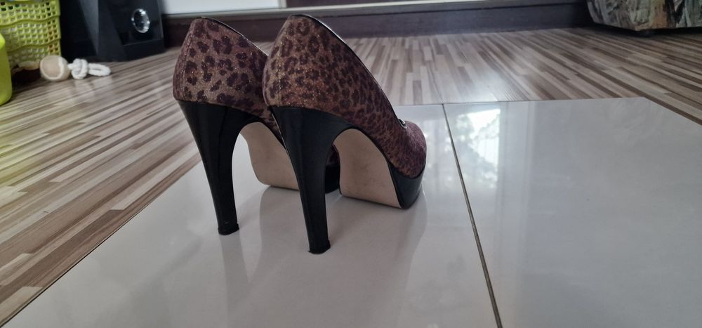 Graceland Szpilki na platformie super sexy b.dobry stan roz.37panterka