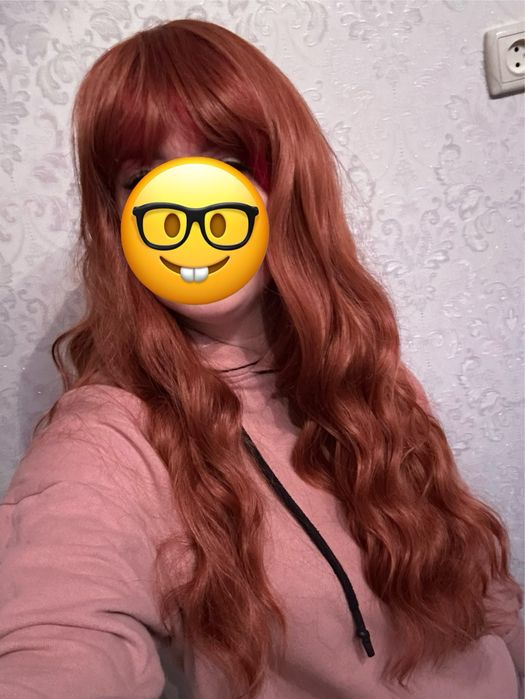 Довга гарна руда перука