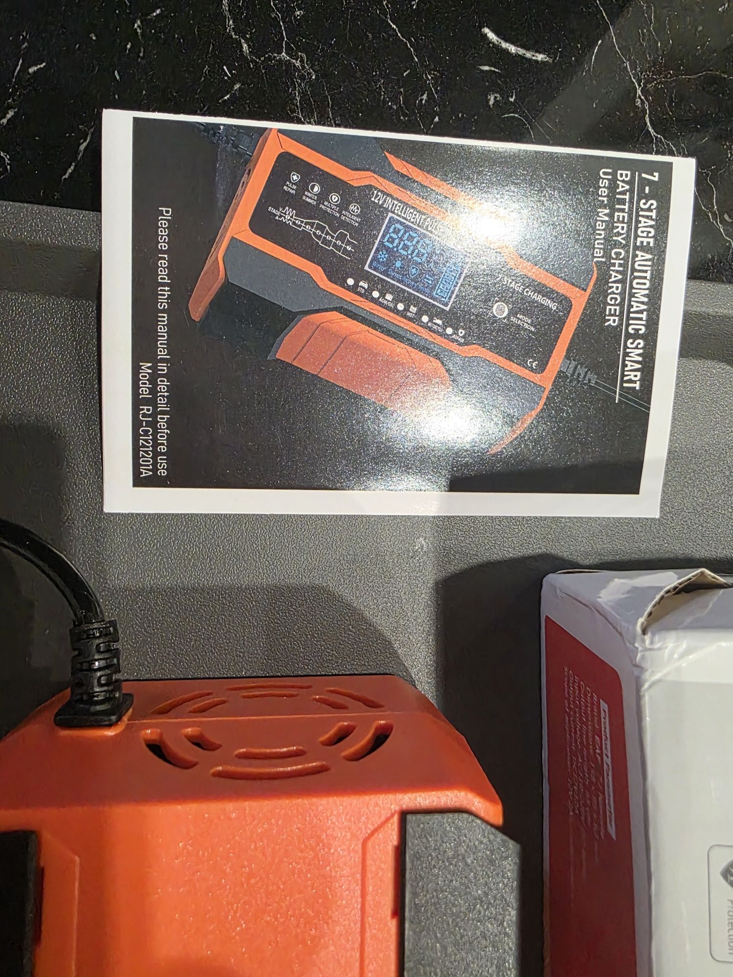 Prostownik mikroprocesorowy elektroniczny 12v 12a  z funkcją naprawy
