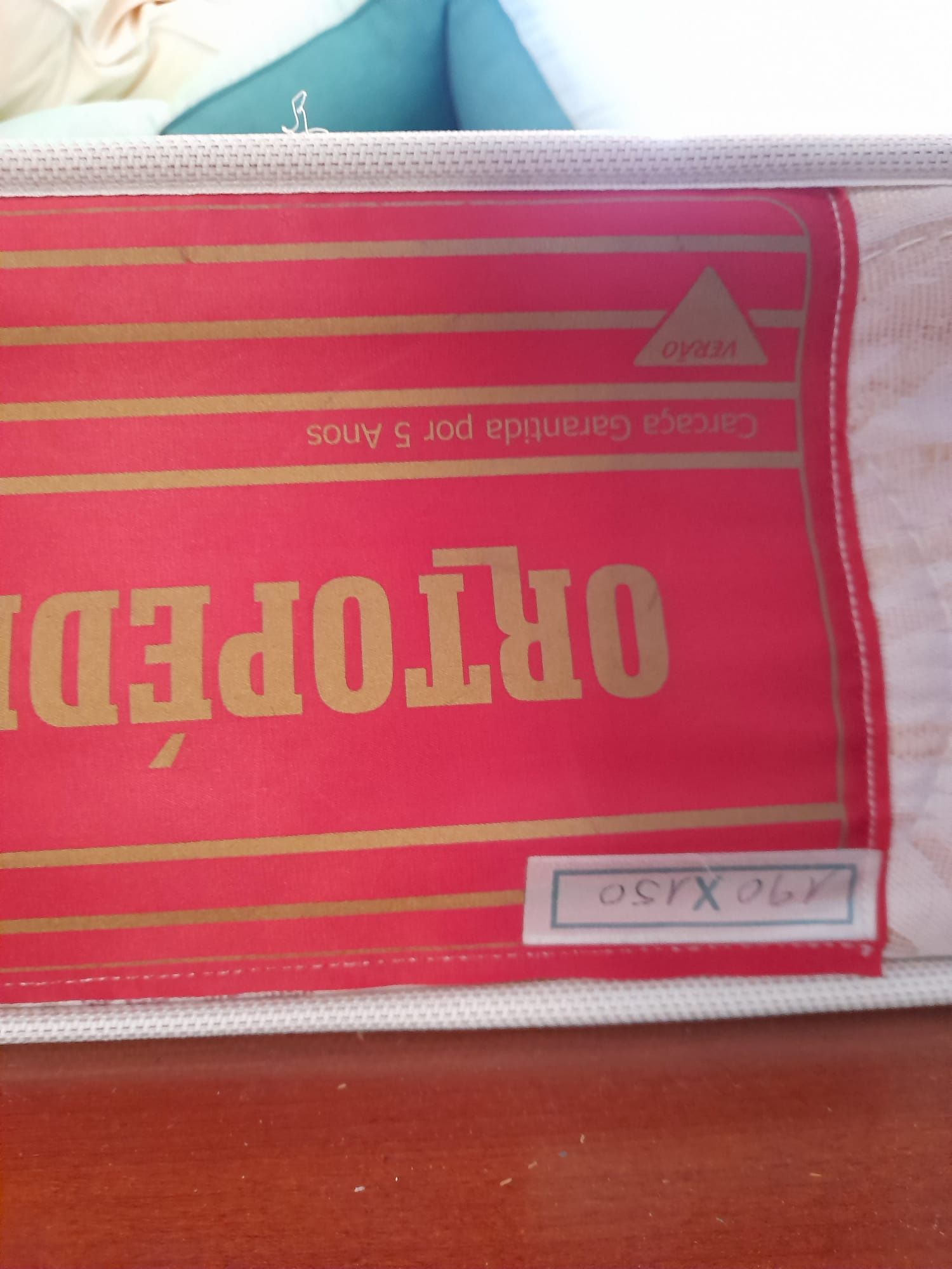 Cama de casal e colchão
