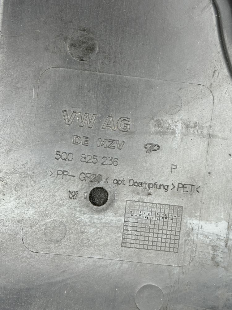 AUDI A3 8V VW GOLF Osłona dolna silnika pokrywa płyta podwozia