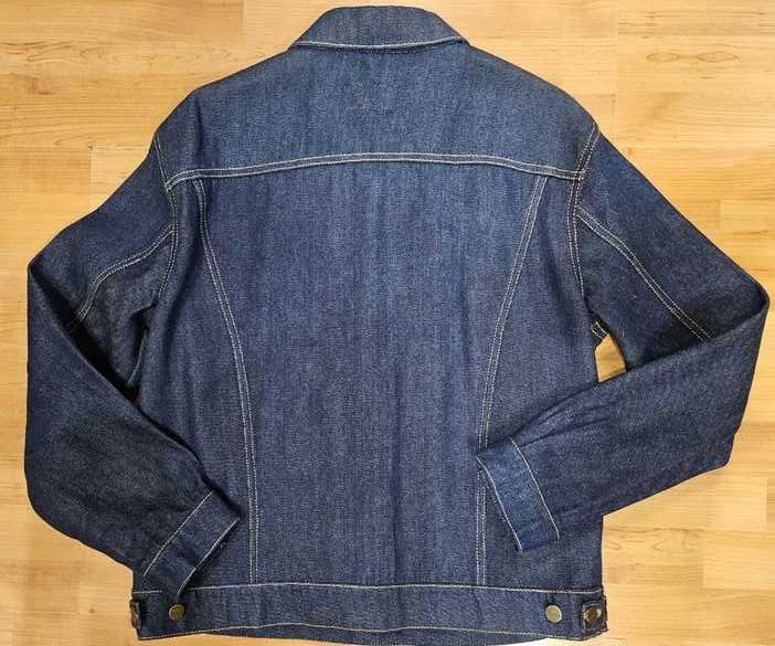 Продаю новую джинсовую куртку Wrangler XL