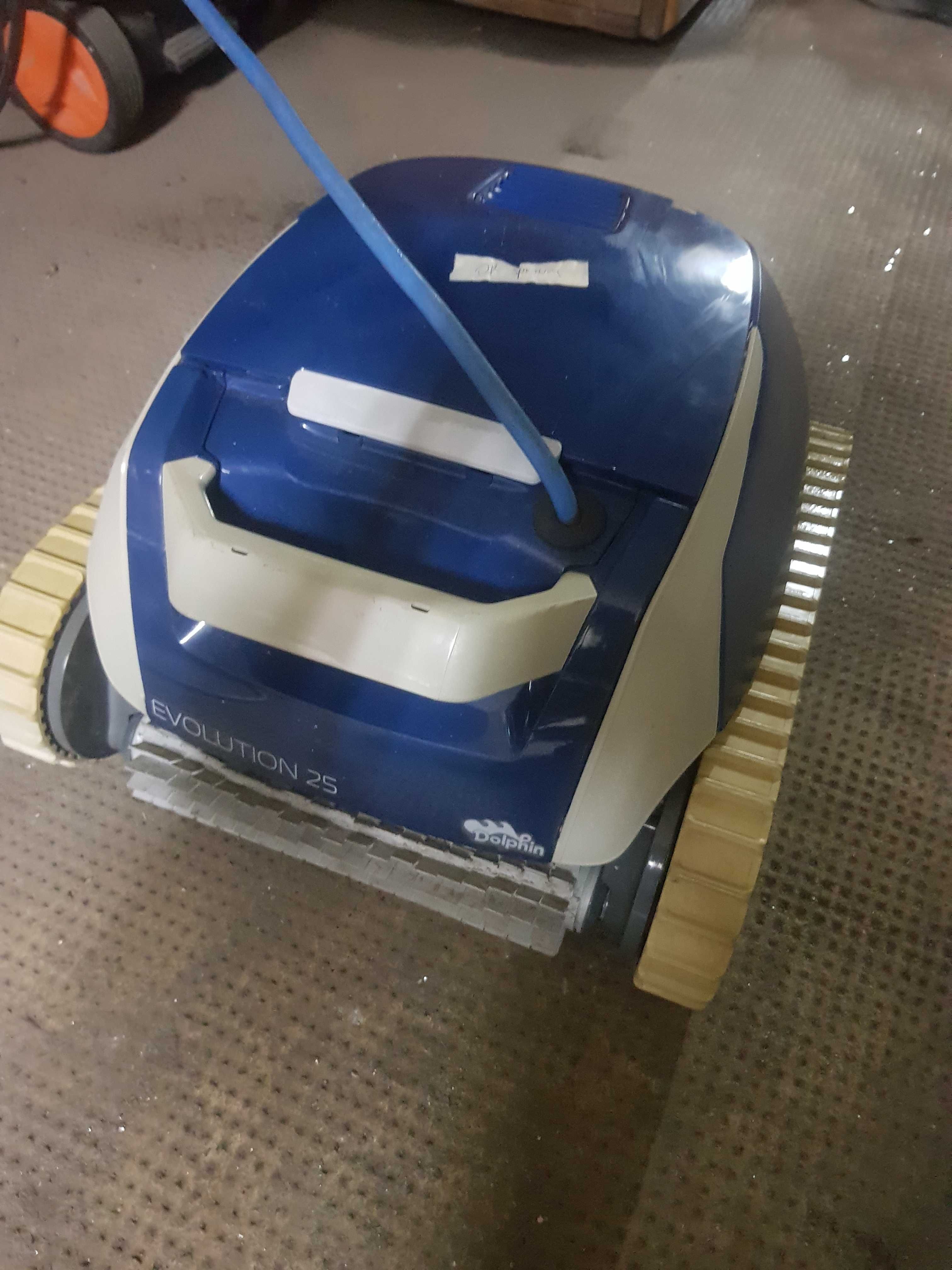 Robot basenowy Dolphin Evolution 25 Maytronics odkurzacz