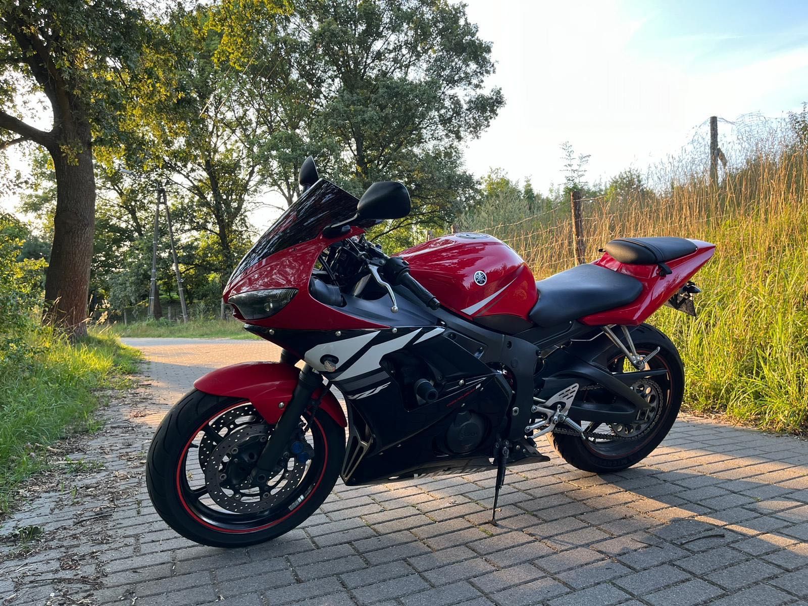 Yamaha r6 2004r stan bardzo dobry.