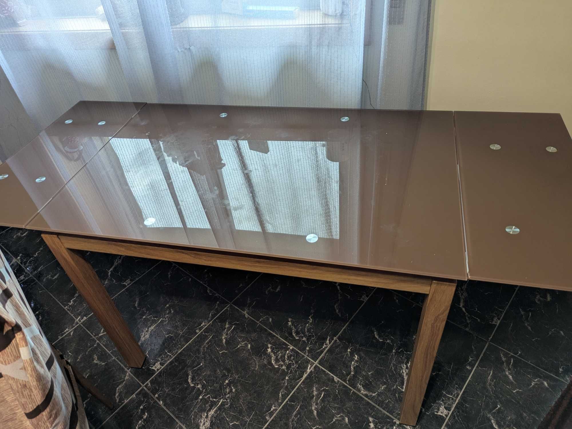 Mesa nova, com tampo de vidro temperado
