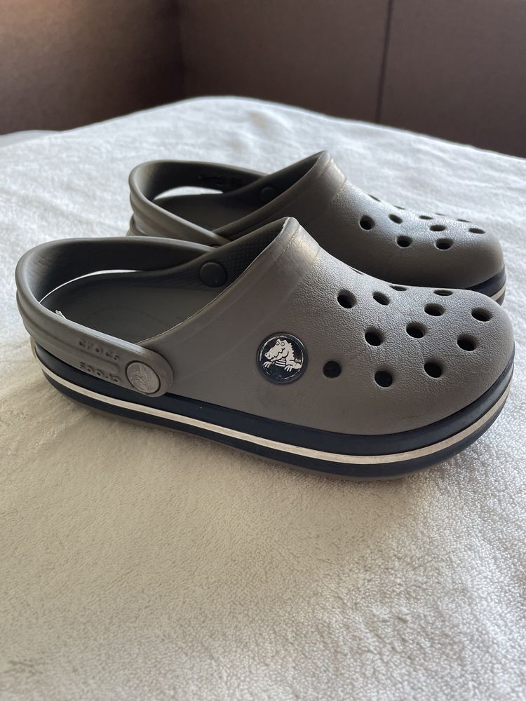 Crocs. C 10 крокси сірі