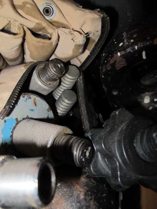 Гирі,  Гантелі,  Бліни, Штанга, вібромассажер