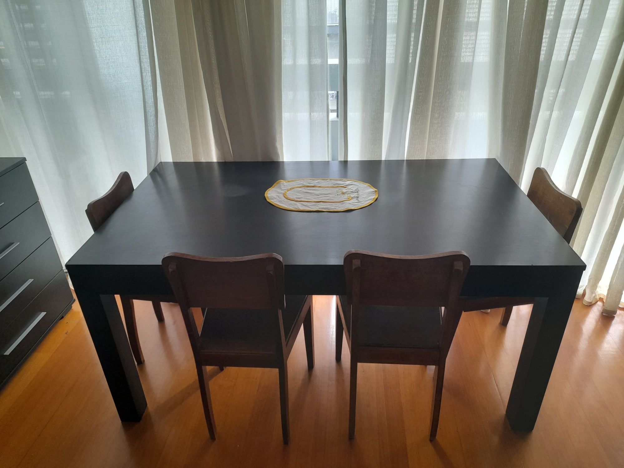 mobiliário de uma sala de estar e de um quarto