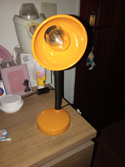 Candeeiro de mesa escritório ou estudo usada mais como novo
