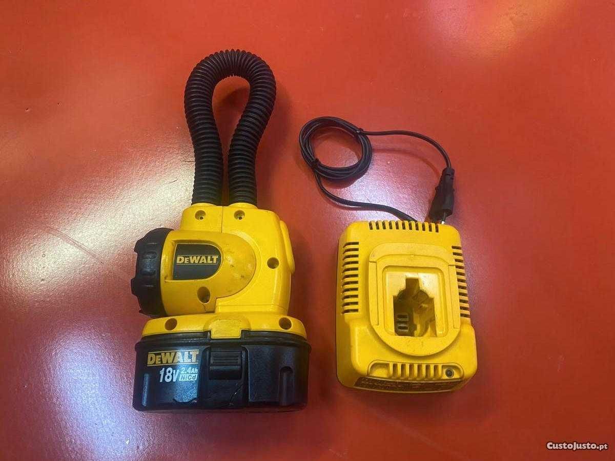 Lâmpada de Inspeção DEWALT 1 Bateria 18V 2,4 AH 1 Carregador DEWALT