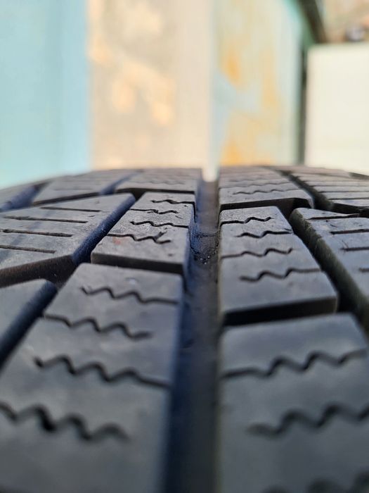 Шини зимові 215/70 R16 Gislaved