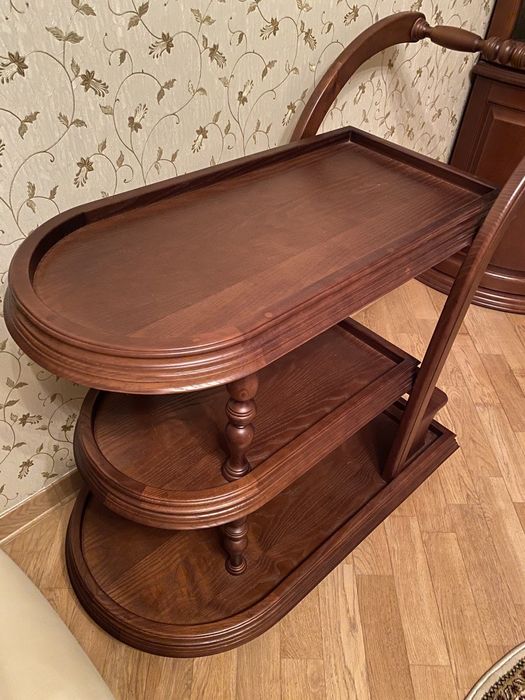 Сервірувальний столик. Виготовлений з масиву ясеня. Ручна робота.