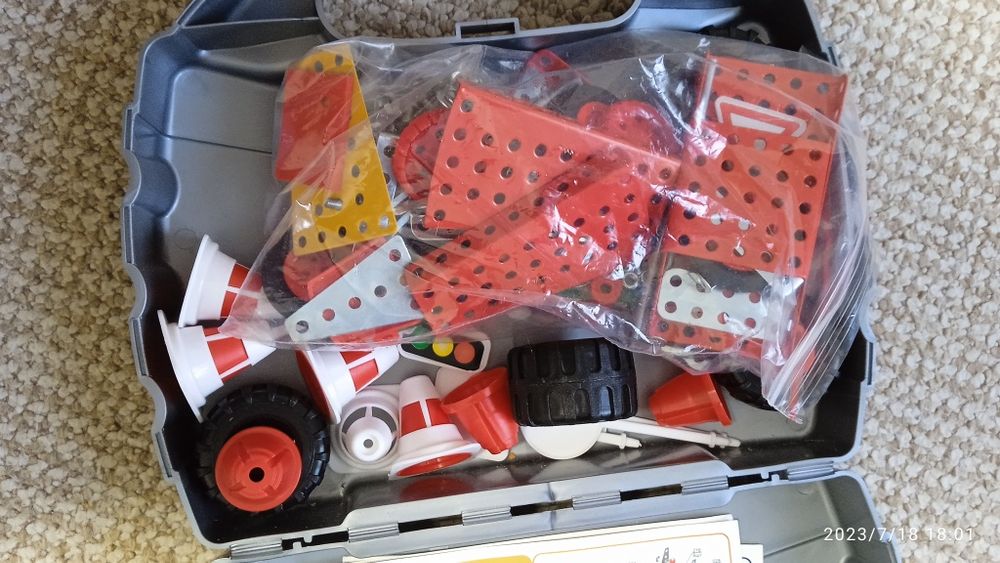 Продам  конструктор Механік