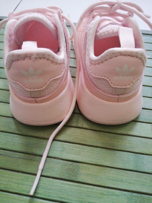 Ténis adidas novos para menina n23