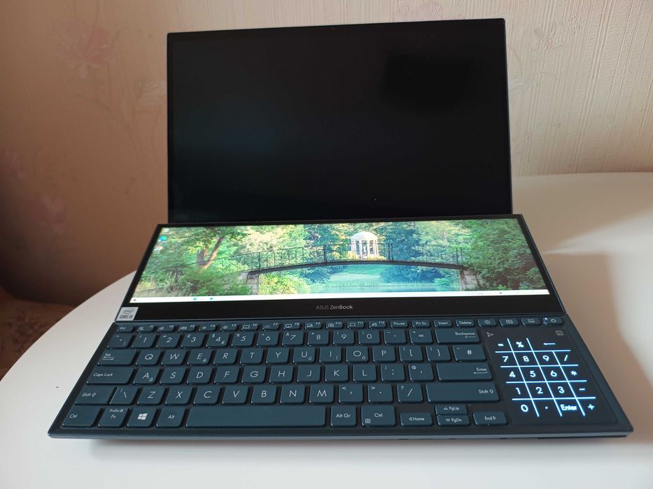 ASUS ZenBook UX582L i9-10980HK 32Gb RTX3070 8Gb НЕ ПРАЦЮЄ  ЕКРАН