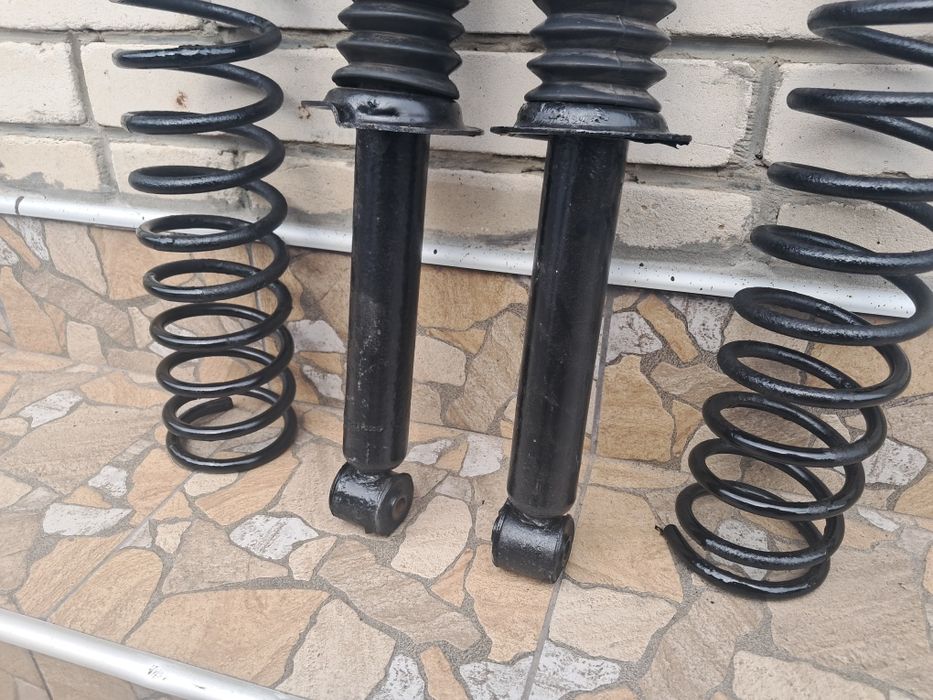 Стойки задні ваз 2108 2109 21099, 2110 2115 амортизатори задні