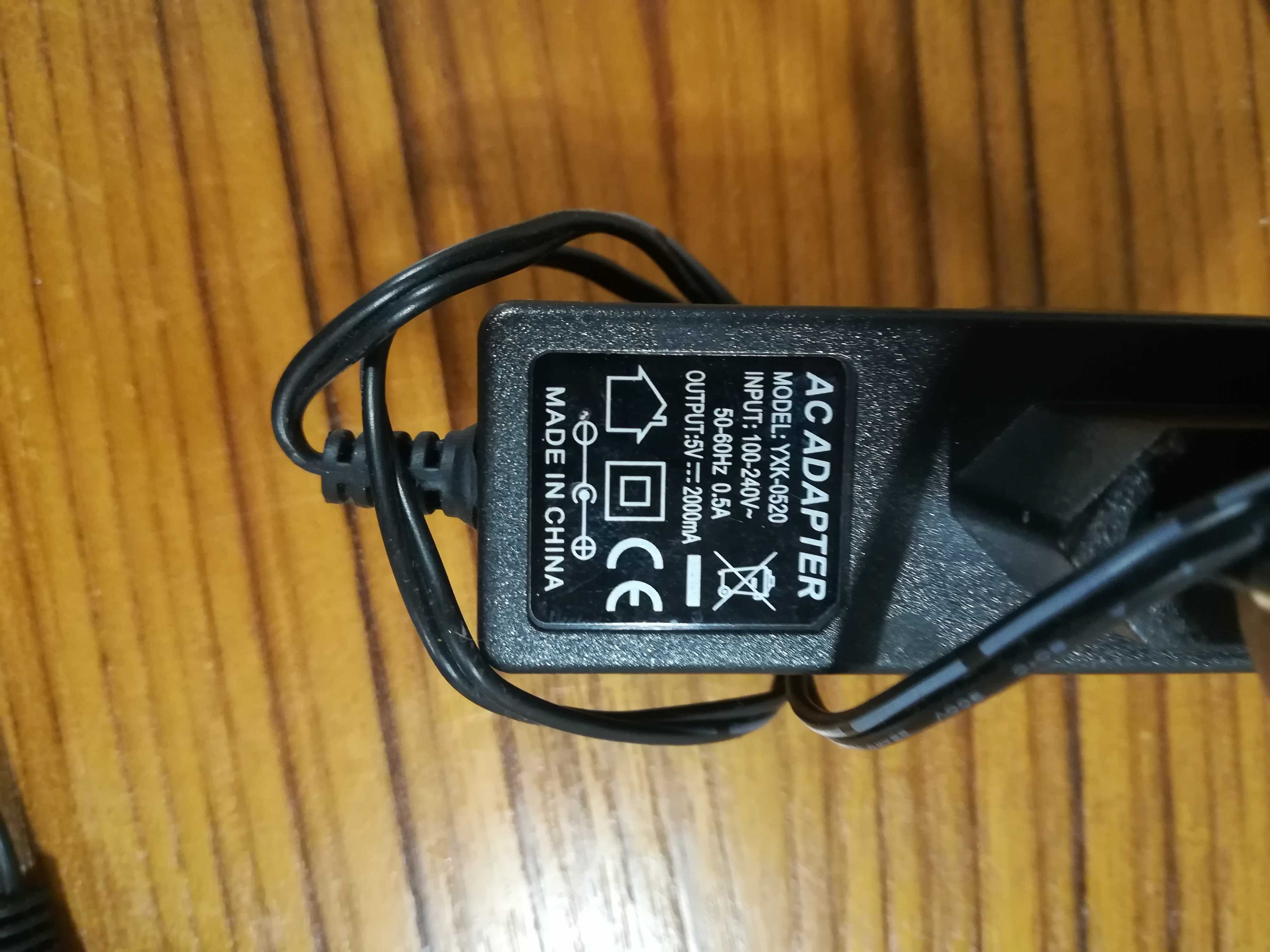 Zasilacz YXK-0520. 100-240V~50-60Hz 0.5A/ 5V 2000mA