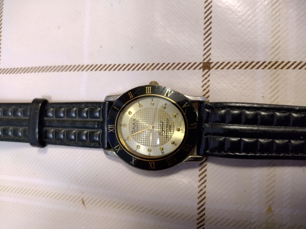 Zegarek kwarcowy Omax z paskiem skórzanym nowym.