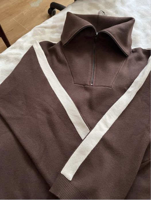 Теплий светр з лампасами